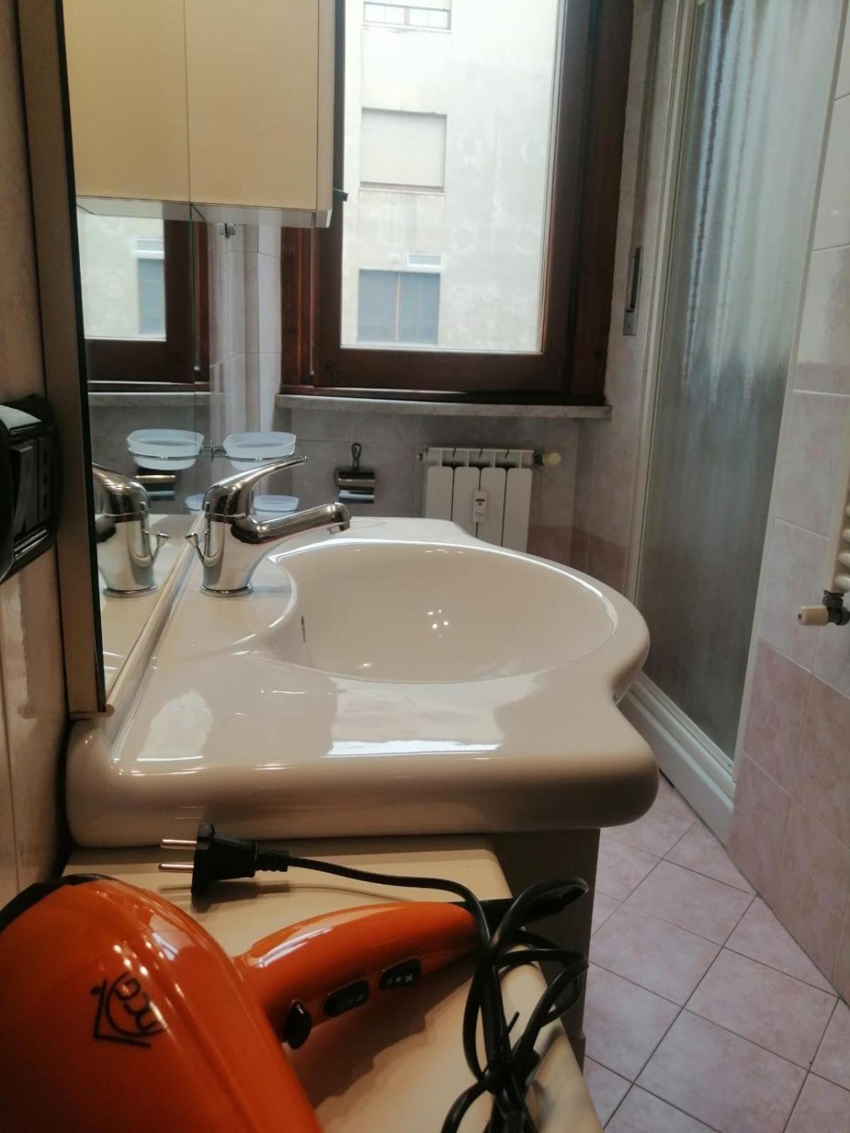 Apartment In Front Of The Train Station! Florence Buitenkant foto